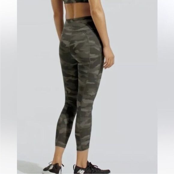 Athleta Ultimate 7/8 Tight Leggings in Green Camo, Size S NWOT - Picture 11 of 11